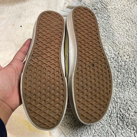 Vans - Picture 2 of 5